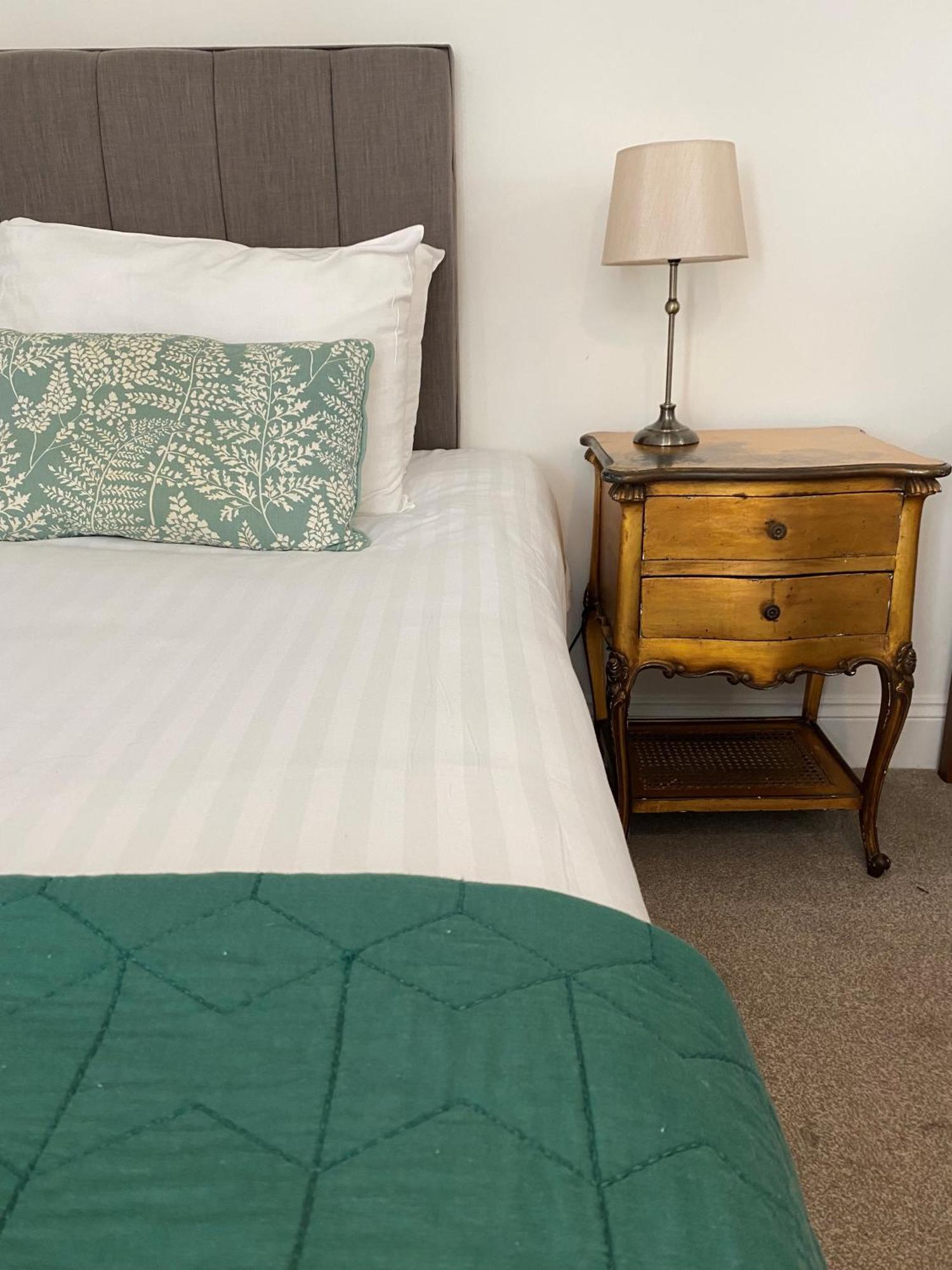 The Retreat New Forest, Hinton ไครสต์เชิร์ช ภายนอก รูปภาพ
