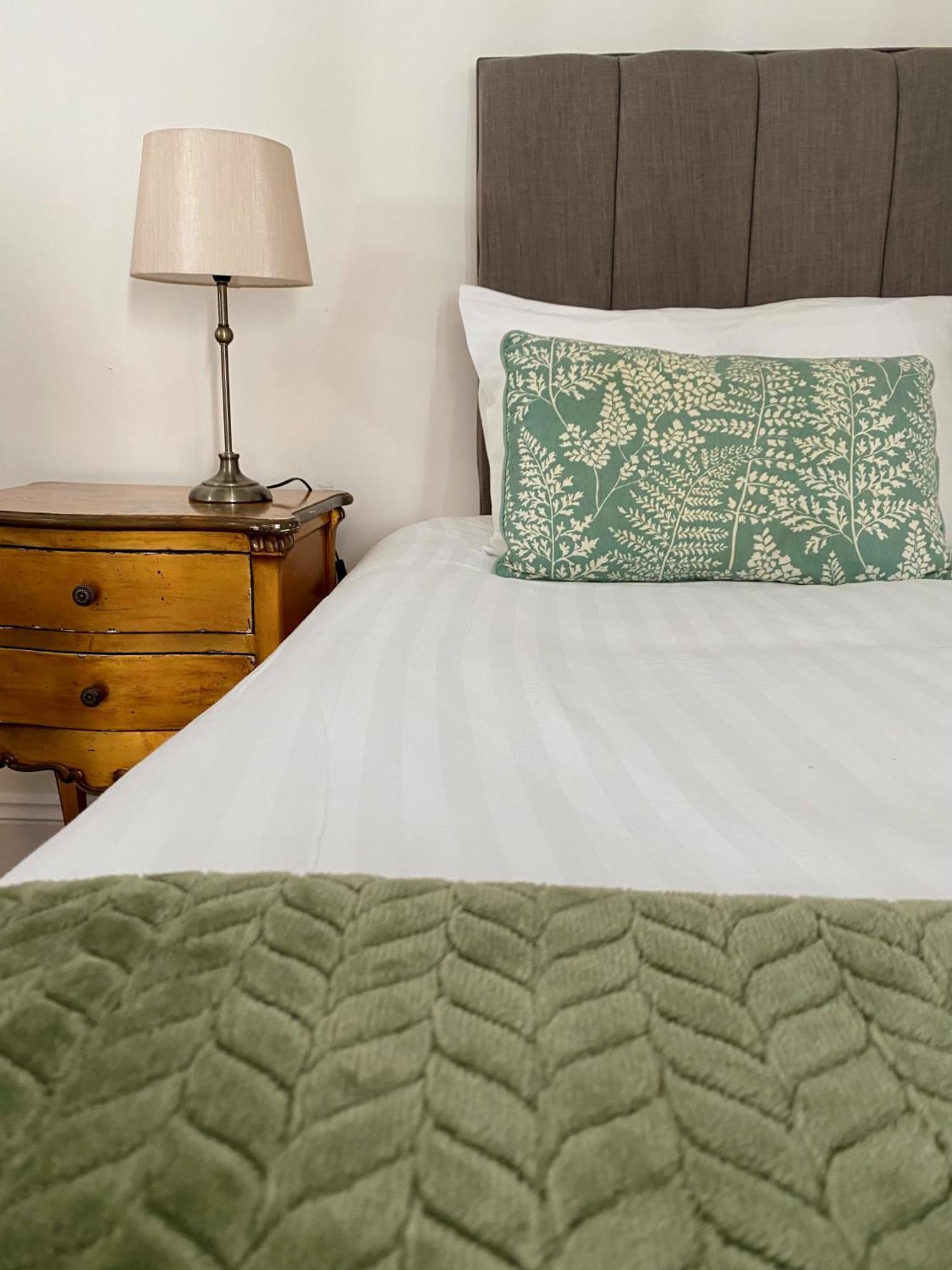 The Retreat New Forest, Hinton ไครสต์เชิร์ช ภายนอก รูปภาพ