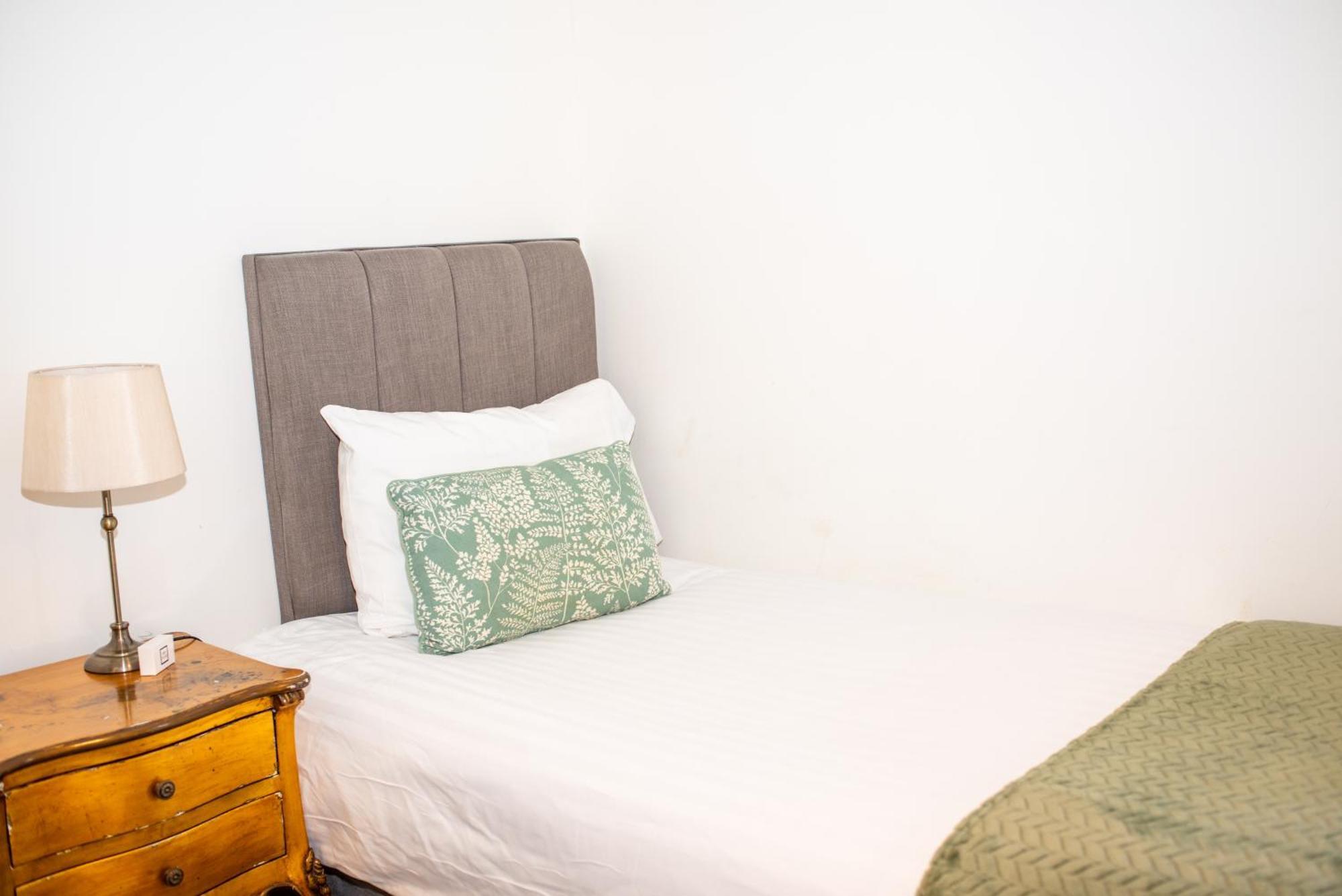The Retreat New Forest, Hinton ไครสต์เชิร์ช ภายนอก รูปภาพ