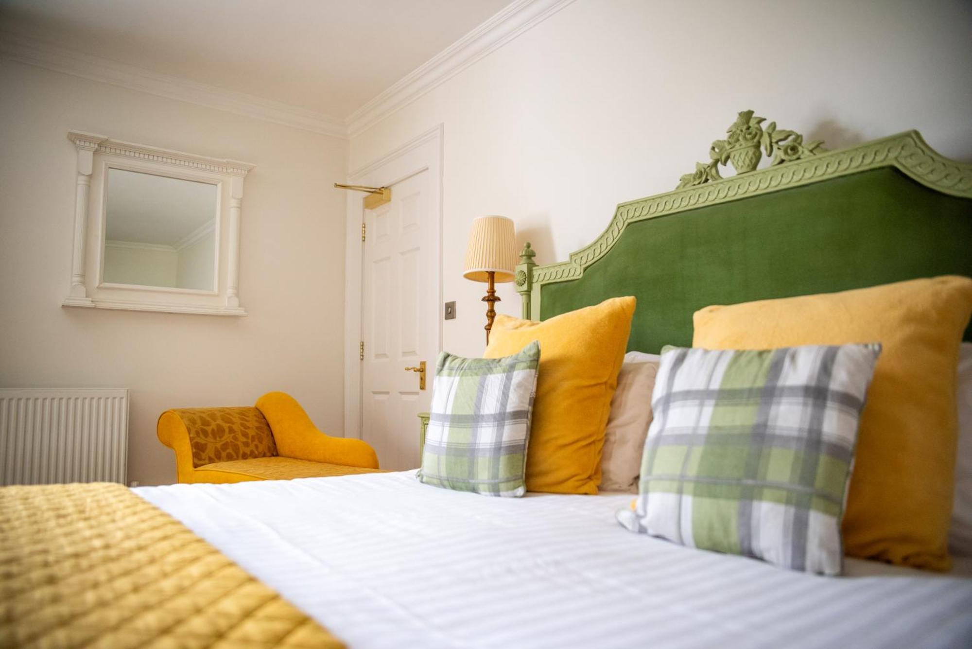 The Retreat New Forest, Hinton ไครสต์เชิร์ช ภายนอก รูปภาพ
