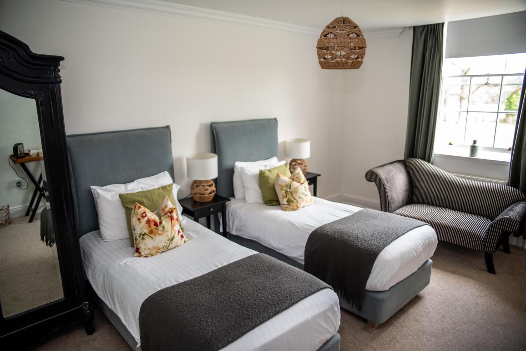 The Retreat New Forest, Hinton ไครสต์เชิร์ช ภายนอก รูปภาพ